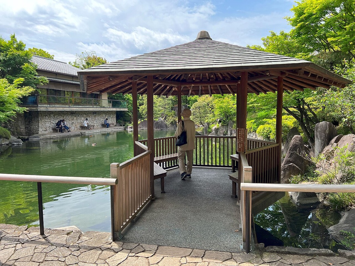 目白庭園・六角浮き見堂の風景